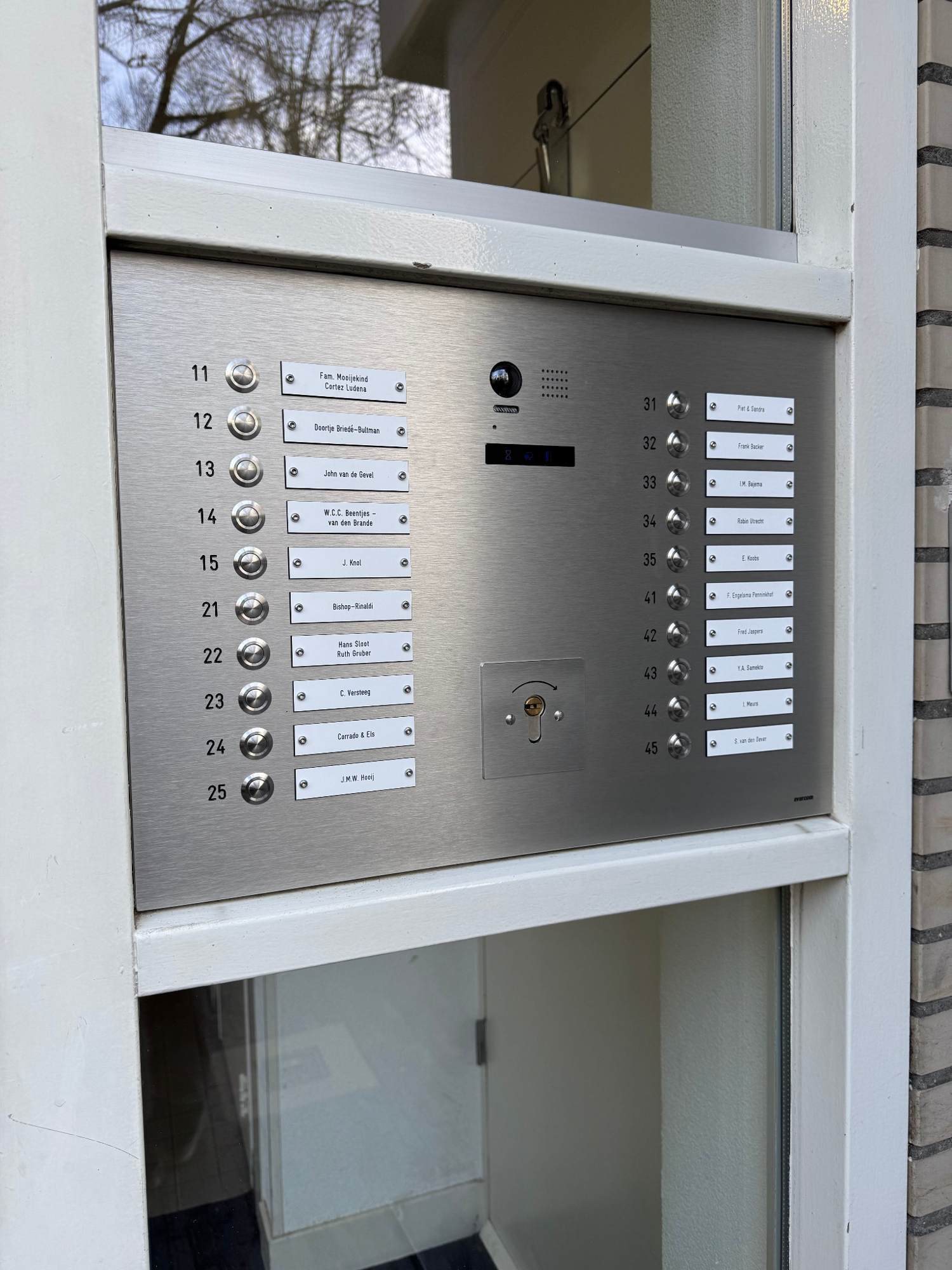 Detailfoto buiten deurbelpaneel evercom intercom